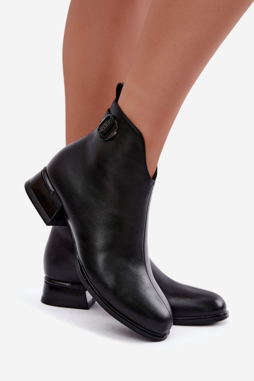 Isolatsiooniga ankle boots dekoratiivsete rihmadega mustas värvuses Vinceza 58692