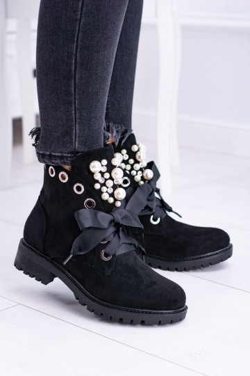 Soojad ankle boots kunstpärlite ja ribaga mustas Perla