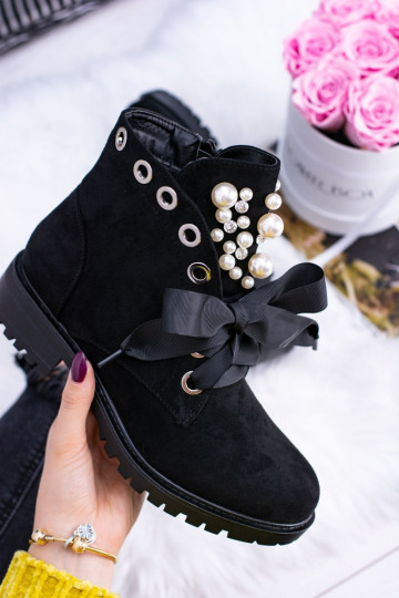 Soojad ankle boots kunstpärlite ja ribaga mustas Perla 2