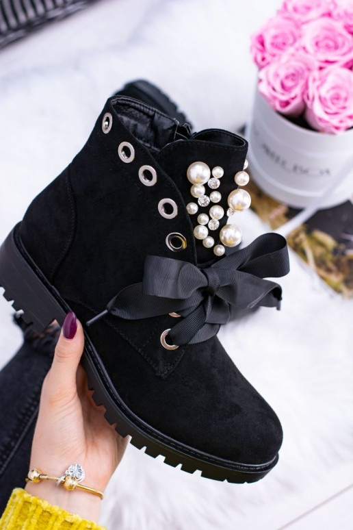 Soojad ankle boots kunstpärlite ja ribaga mustas Perla