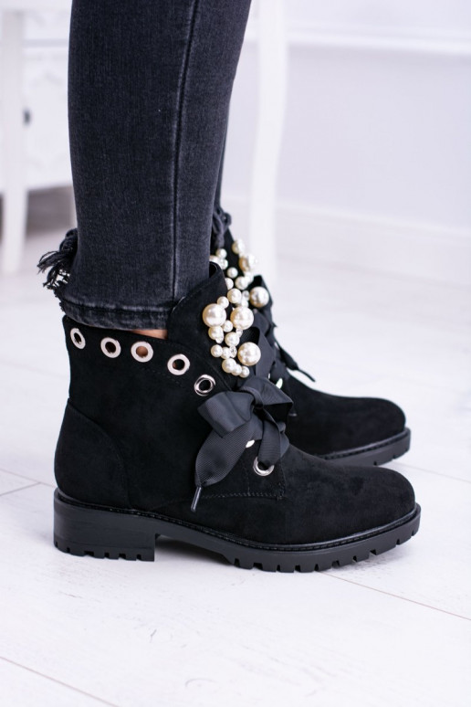 Soojad ankle boots kunstpärlite ja ribaga mustas Perla