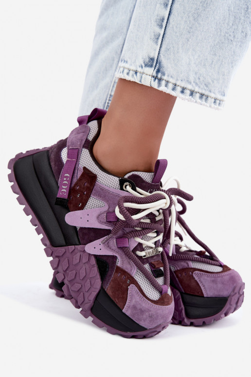 Lillad kunstsuede spordijalatsid platvormiga GOE UU2N4016