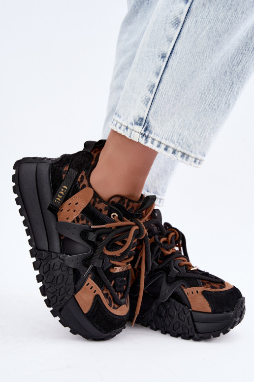 Mustad kunstsuede spordijalatsid platvormiga ja leopardimustriga detailidega GOE UU2N4017