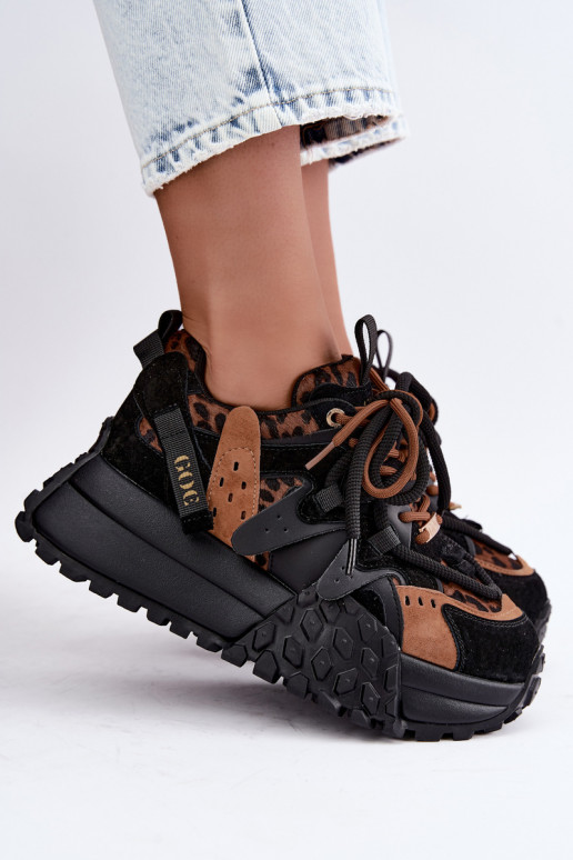 Mustad kunstsuede spordijalatsid platvormiga ja leopardimustriga detailidega GOE UU2N4017