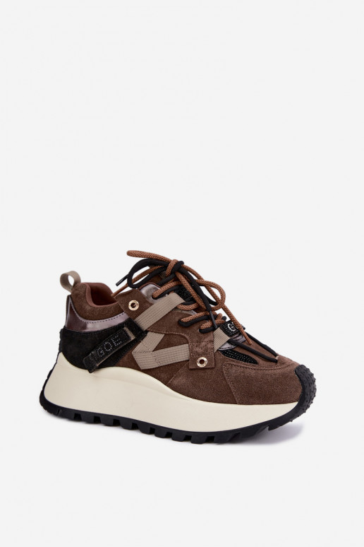 Pruunid kunstsuede spordijalatsid platvormiga GOE UU2N4001