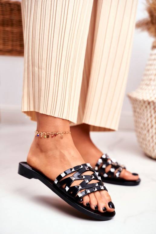 Plätud mustad kummist neetidega Plätud mustad kummist neetidega