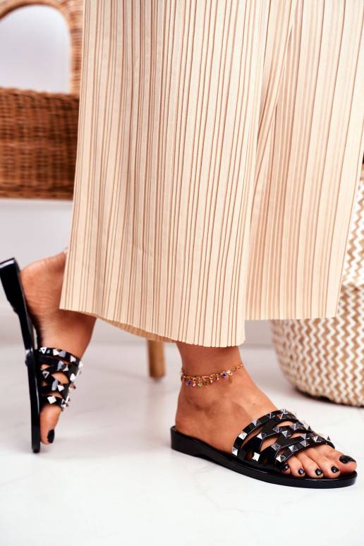 Plätud mustad kummist neetidega Plätud mustad kummist neetidega