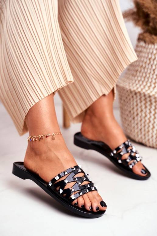 Plätud mustad kummist neetidega Plätud mustad kummist neetidega