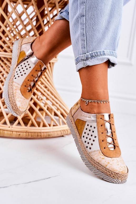 Öko-nahast kingad on kollased Öko-nahast kingad on kollased