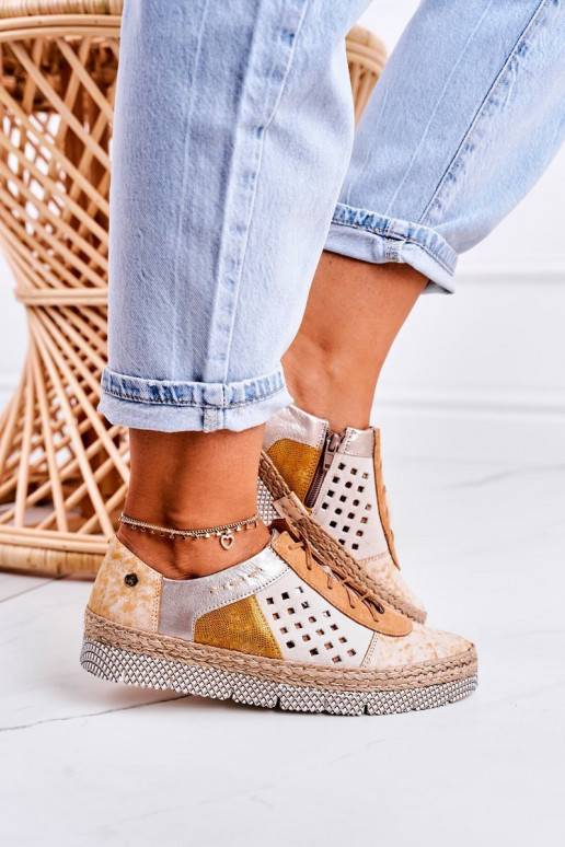 Öko-nahast kingad on kollased Öko-nahast kingad on kollased