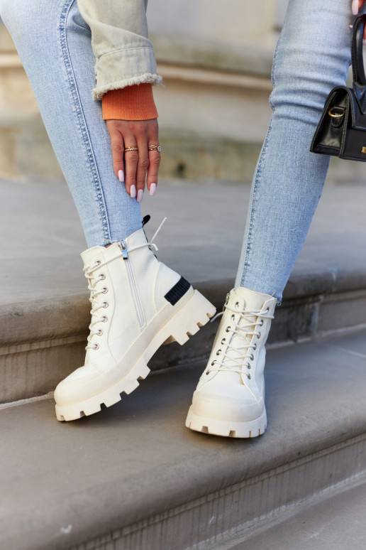 Naiste poolsaapad Elevandiluu värvi... Naiste poolsaapad Elevandiluu värvi...