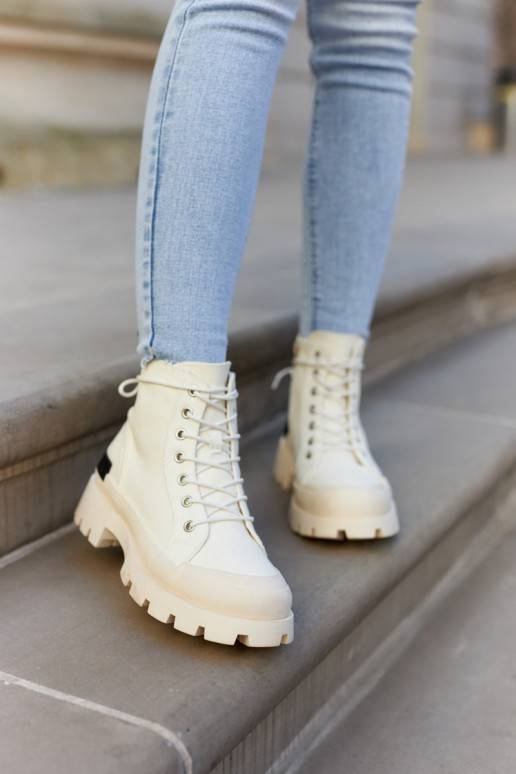 Naiste poolsaapad Elevandiluu värvi... Naiste poolsaapad Elevandiluu värvi...