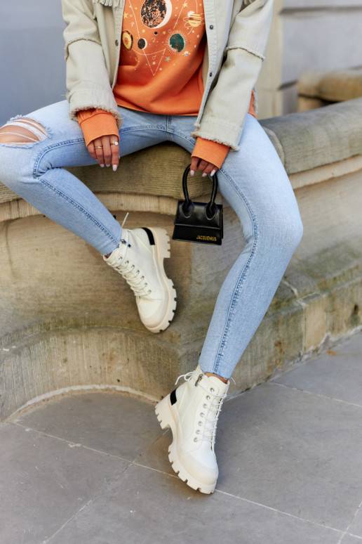 Naiste poolsaapad Elevandiluu värvi... Naiste poolsaapad Elevandiluu värvi...