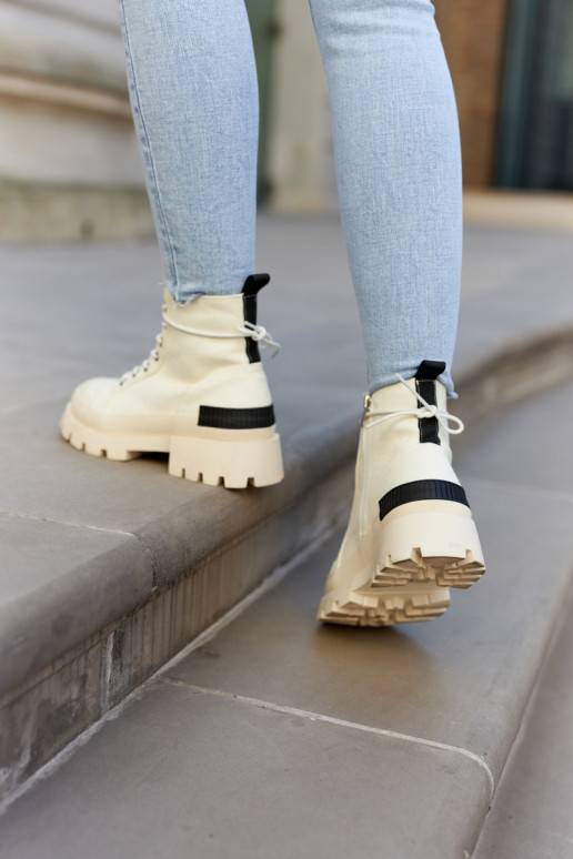 Naiste poolsaapad Elevandiluu värvi... Naiste poolsaapad Elevandiluu värvi...