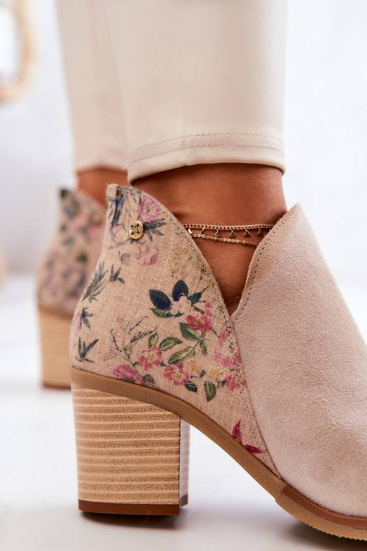 Naiste poolsaapad kõrge jämeda... Naiste poolsaapad kõrge jämeda...