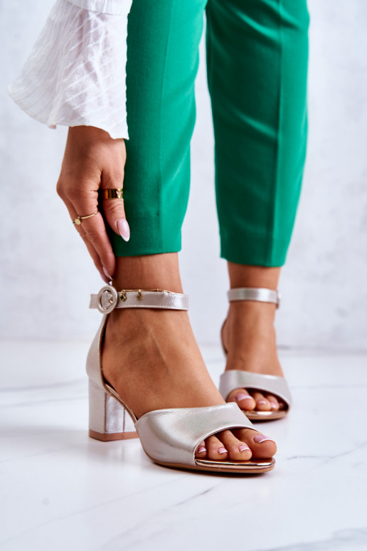 Naistesandaalid kõrge jämeda kontsaga...