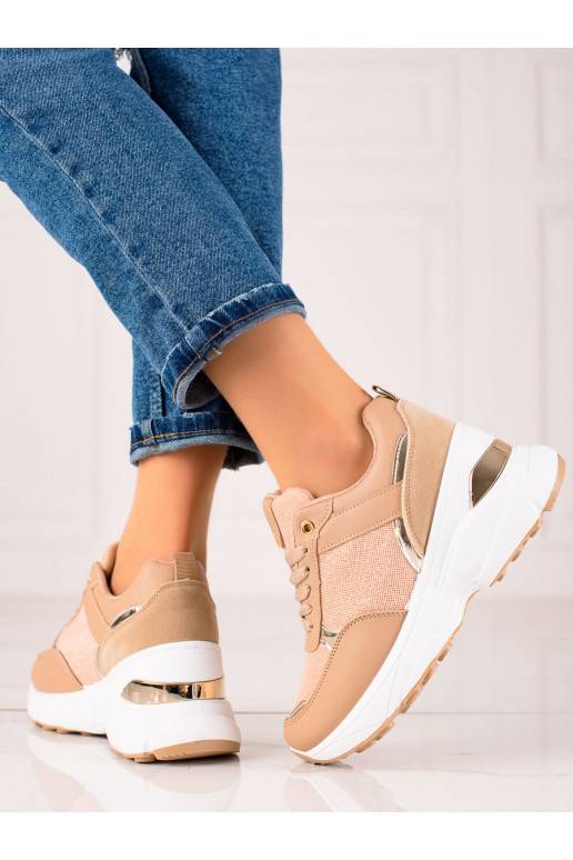 Stiilsed Sneakers tüüpi jalanõud...