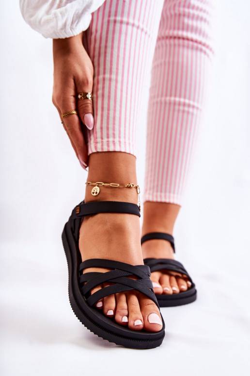 Naistesandaalid krõpsudega kinnitatav... Naistesandaalid krõpsudega kinnitatav...