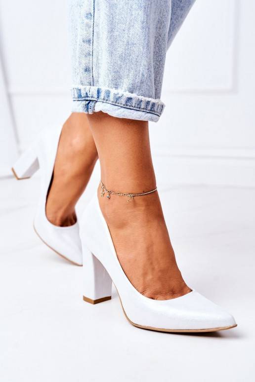 Satiinist kingad hõbedat värvi