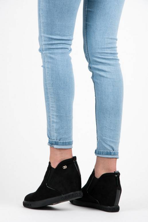 Seemisnahast mustad varjatud... Seemisnahast mustad varjatud...