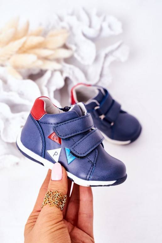 Laste jalanõud   jalatsid krõpsudega... Laste jalanõud   jalatsid krõpsudega...