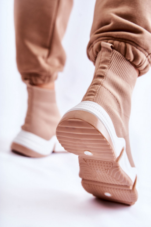 Riidest spordijalatsid beeži värvi... Riidest spordijalatsid beeži värvi...