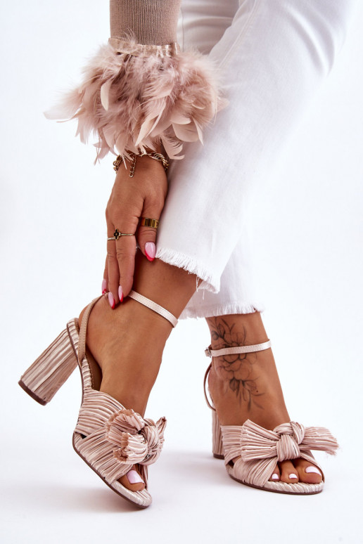 Moodsad sandaalid lipsukesega kõrge...