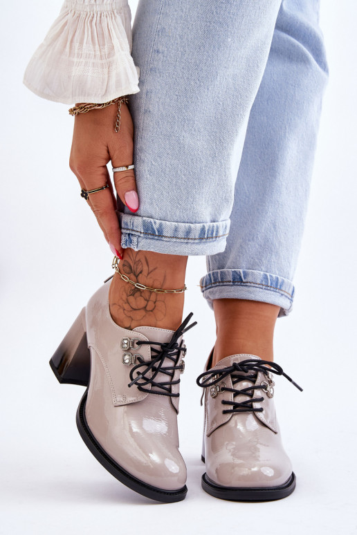 Moekad jalatsid kõrge jämeda kontsaga...