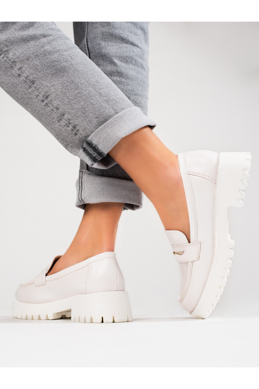 Valget värvi loafersy platvormiga... Valget värvi loafersy platvormiga...