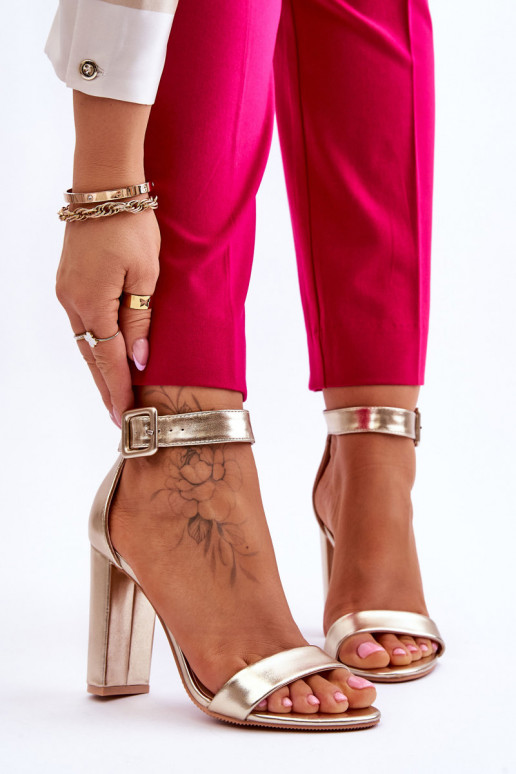 Sandaalid kõrge jämeda kontsaga...