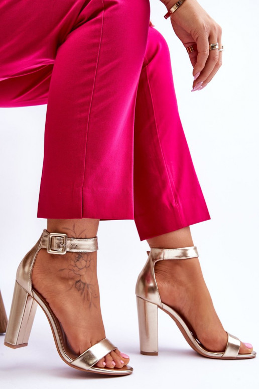 Sandaalid kõrge jämeda kontsaga...