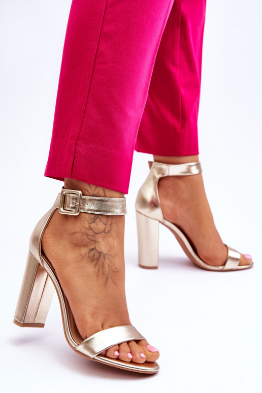 Sandaalid kõrge jämeda kontsaga...