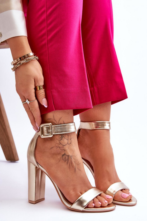 Sandaalid kõrge jämeda kontsaga...