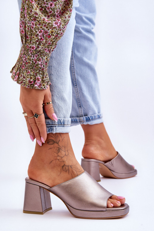 Moodsad plätud kõrge jämeda kontsaga... Moodsad plätud kõrge jämeda kontsaga...