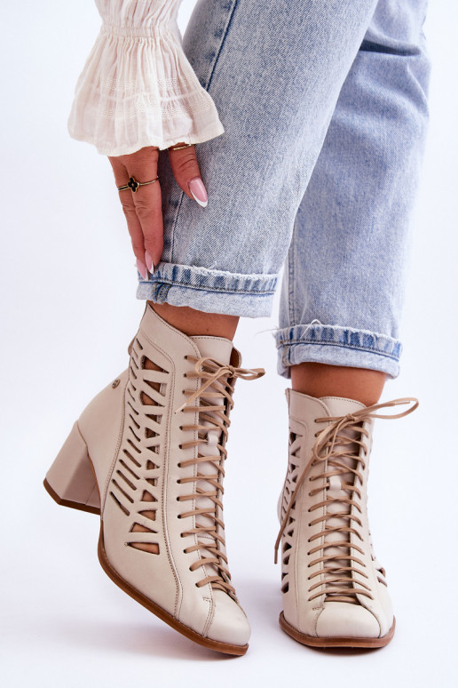 Saapad Elevandiluu värvi Saapad Elevandiluu värvi