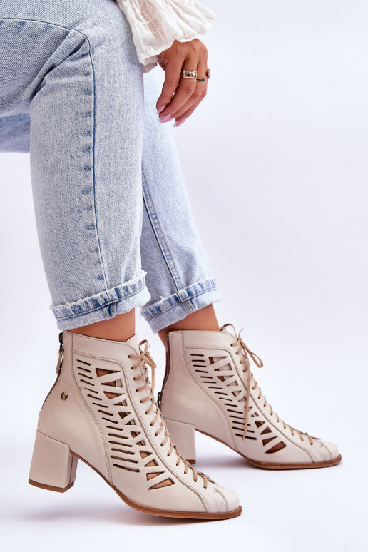 Saapad Elevandiluu värvi Saapad Elevandiluu värvi