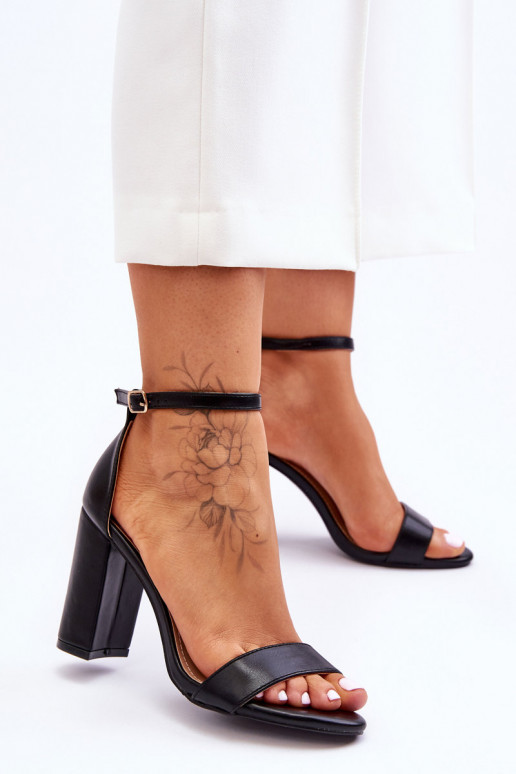 Sandaalid kõrge jämeda kontsaga mustad