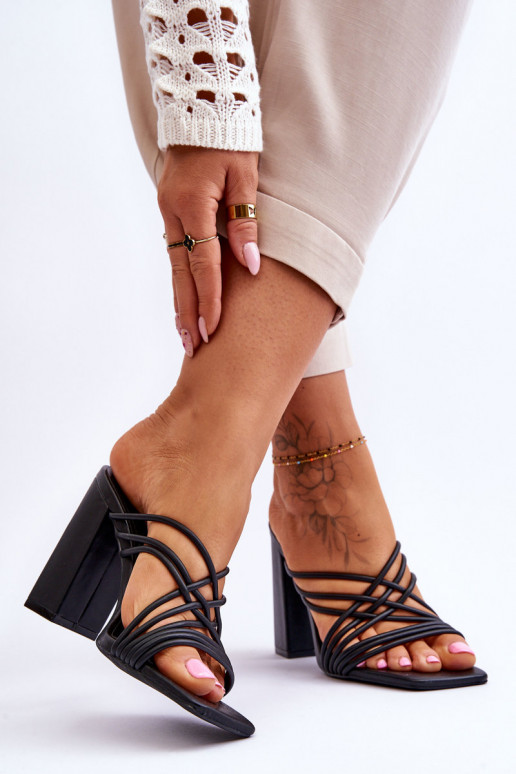 Sussid kõrge jämeda kontsaga... Sussid kõrge jämeda kontsaga...