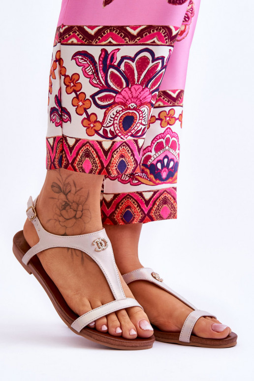 dalad sandaalid kaunistustega... dalad sandaalid kaunistustega...