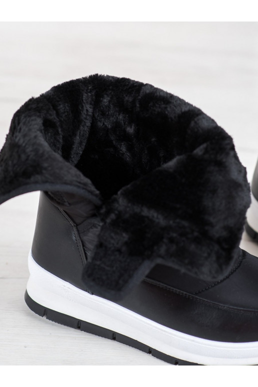 mustad nööpidega lumesaapad...