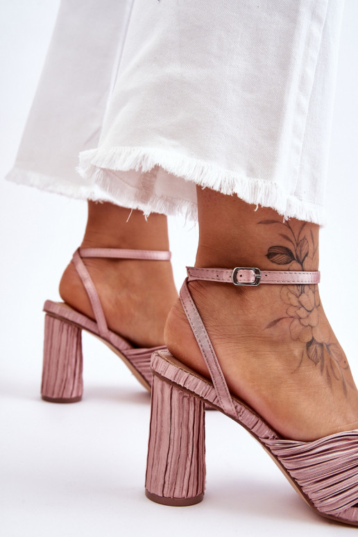 Moodsad sandaalid lipsukesega kõrge... Moodsad sandaalid lipsukesega kõrge...