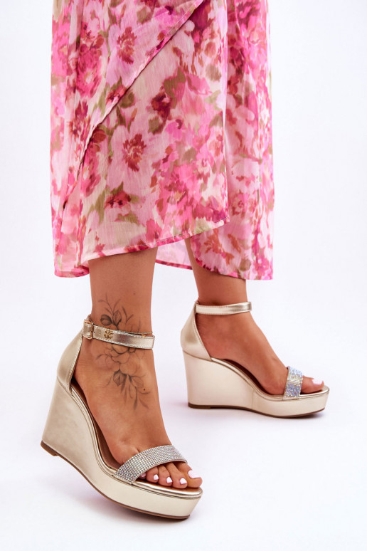 Moekad   Platvormiga sandaalid... Moekad   Platvormiga sandaalid...