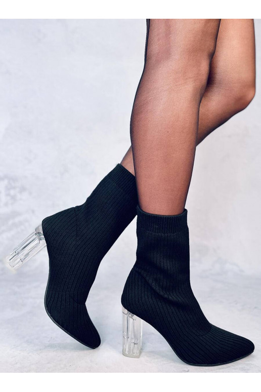 Stiilsed läbipaistva kontsaga saapad...