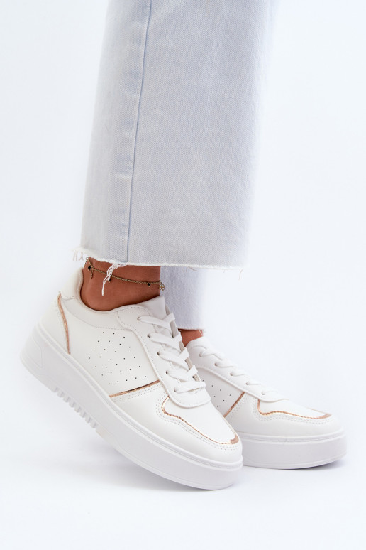 Sneakers tüüpi jalanõud platvormiga... Sneakers tüüpi jalanõud platvormiga...