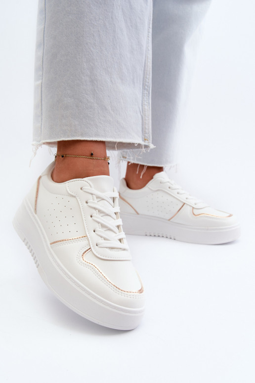 Sneakers tüüpi jalanõud platvormiga... Sneakers tüüpi jalanõud platvormiga...
