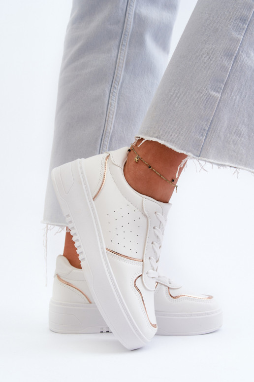 Sneakers tüüpi jalanõud platvormiga... Sneakers tüüpi jalanõud platvormiga...