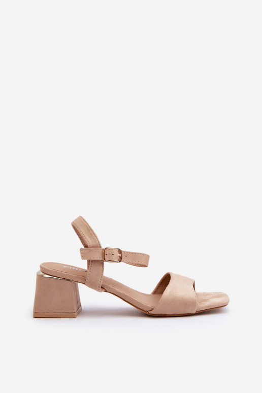 Naiste sandaalid klotsil, mis on... Naiste sandaalid klotsil, mis on...