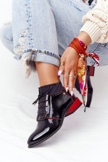 Naiste poolsaapad... 2