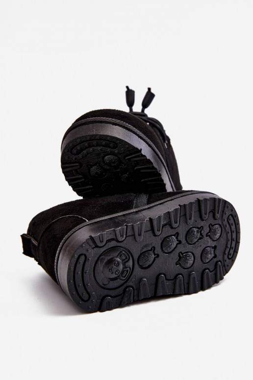 Laste jalanõud nööritavad nööpidega... Laste jalanõud nööritavad nööpidega...