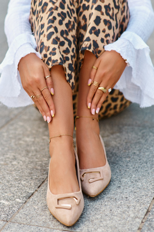 Madala kontsaga jalatsid... Madala kontsaga jalatsid...